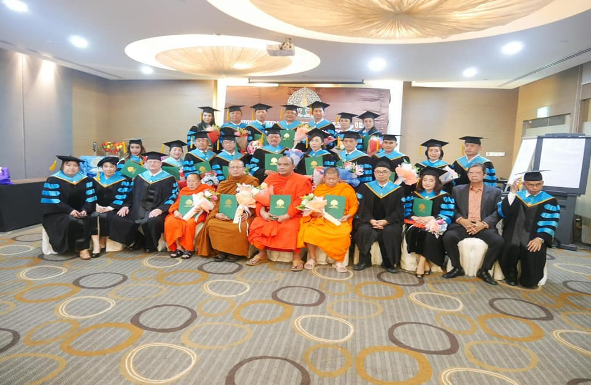 Trao Bằng tại Singapore 24 tháng 11 năm 2019.png