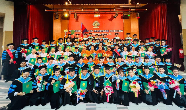 Trao bằng cấp tại U. of Malaya Malaysia Ngày 17 tháng 12 năm 2022.png