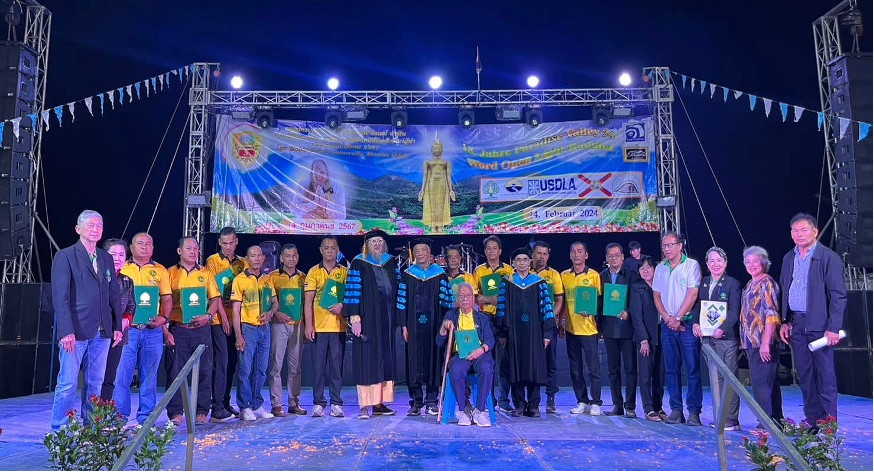 Trao bằng cho các nhà lãnh đạo cộng đồng Ngày 14 tháng 2 năm 2024 Hua Hin, Tỉnh Prachuap Khiri Khan. Thái Lan.png