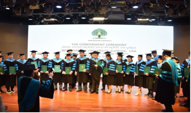 Trao bằng lần thứ 10 tại Thâm Quyến, Trung Quốc ngày 20 tháng 7 năm 2018.png