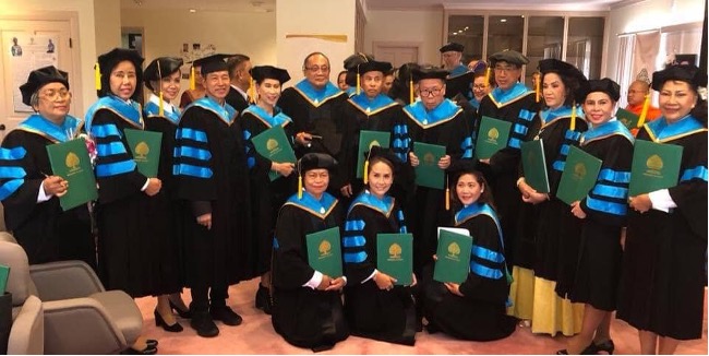 Trao bằng lần thứ bảy tại Los Angeles, Hoa Kỳ vào ngày 29 tháng 6 năm 2018.jpg
