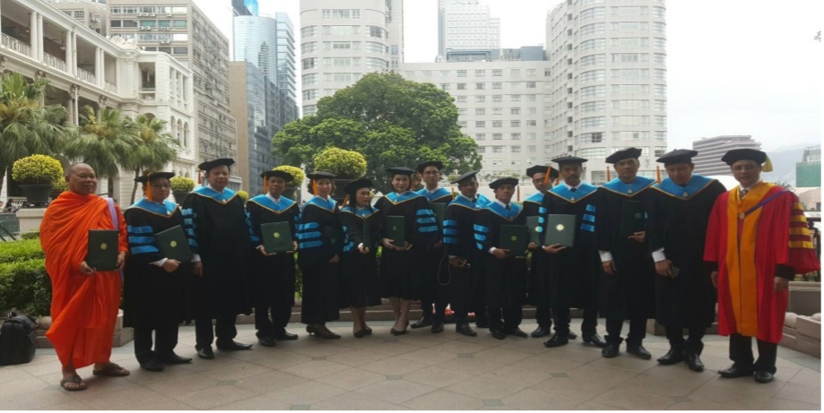 Trao bằng lần thứ hai tại Hồng Kông ngày 16 tháng 3 năm 2018.png