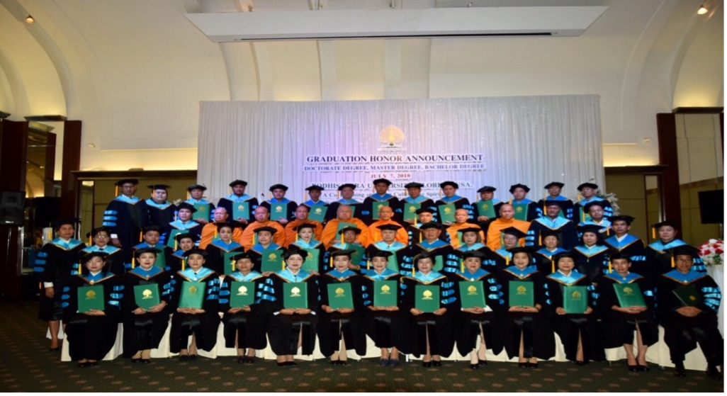Trao bằng lần thứ tám tại Los Angeles, Hoa Kỳ vào ngày 29 tháng 6 năm 2018.png